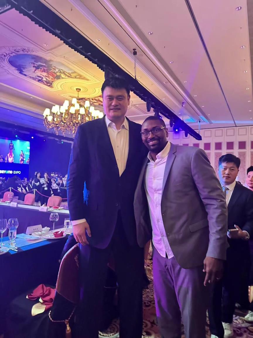 阿泰斯特曬與姚明合照：這是我最喜歡的隊友 姚??！