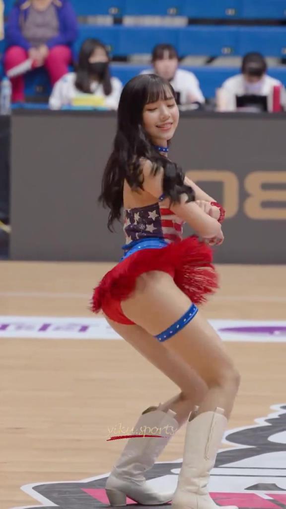 最好的啦啦隊(duì)小姐姐！自信，健康充滿活力！
