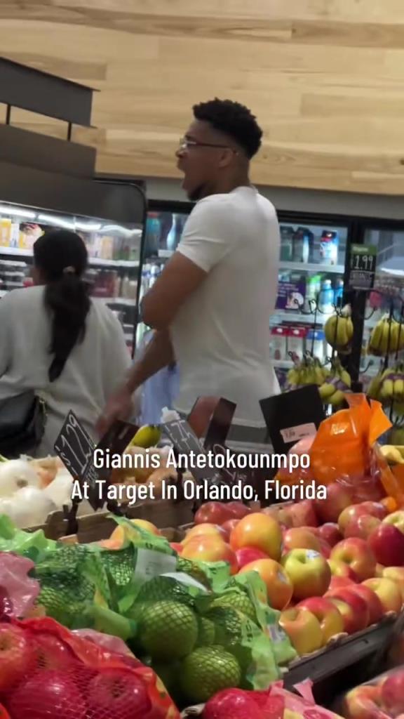 好男人??！字母哥在奧蘭多度假 陪妻子一起逛超市